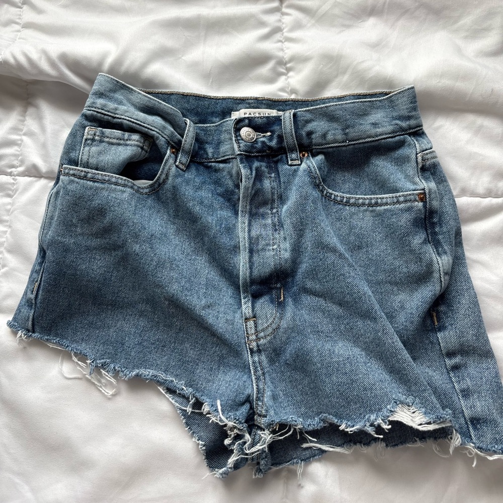 PacSun Distressed Raw Hem Denim Short - Light Blue Wash